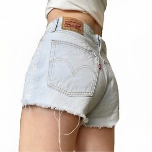 GORGEOUS Levi 501 flower jean shorts!!